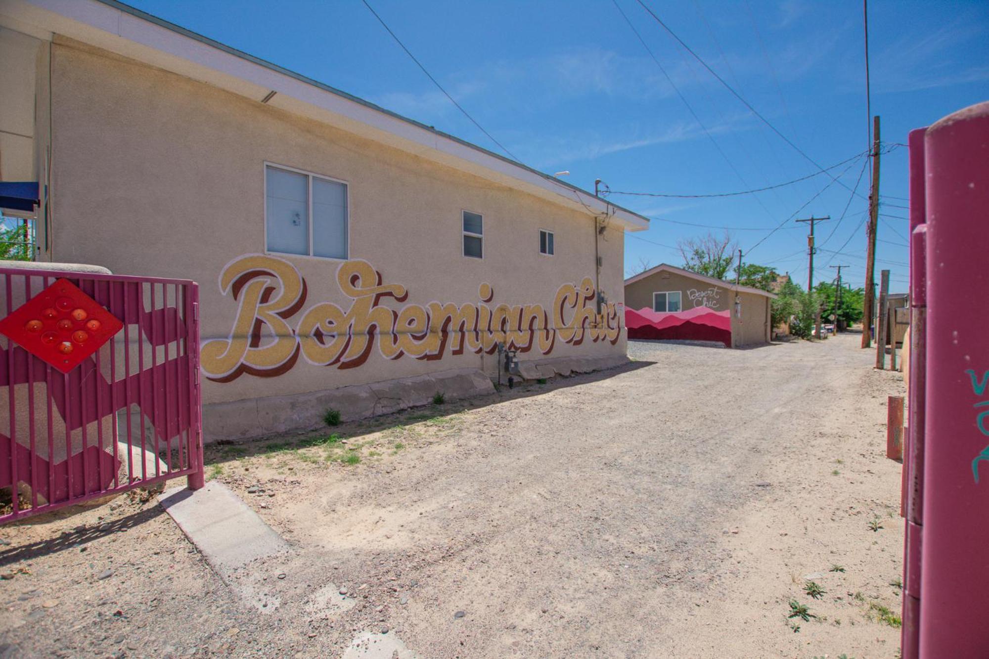 Bohemian Chic An Eclectic Escape-Hot Tub-Pet Friendly-No Pet Fees! Villa Albuquerque Bagian luar foto