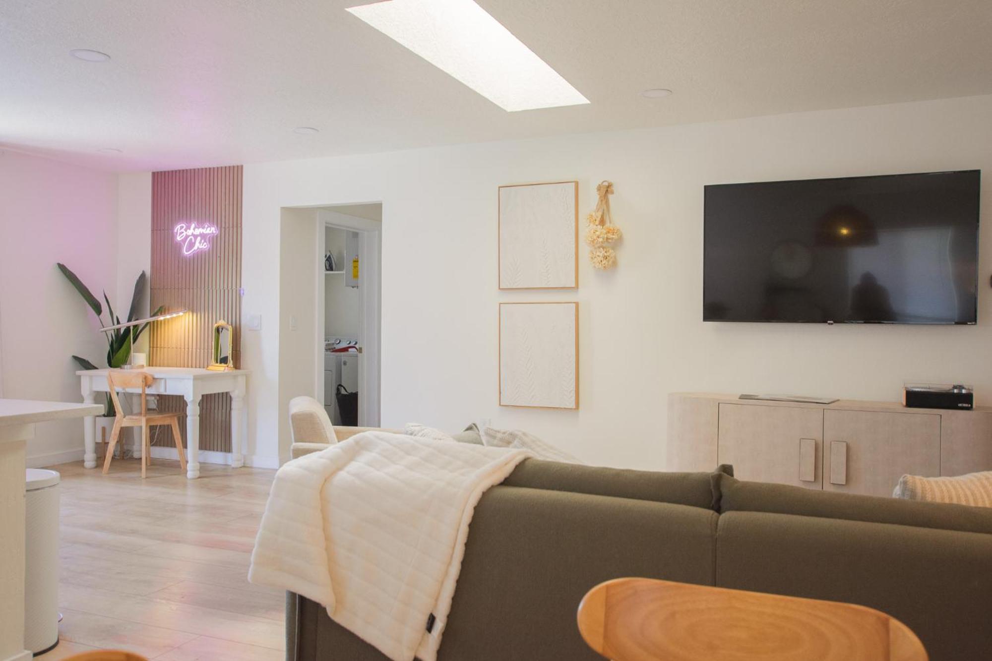 Bohemian Chic An Eclectic Escape-Hot Tub-Pet Friendly-No Pet Fees! Villa Albuquerque Bagian luar foto