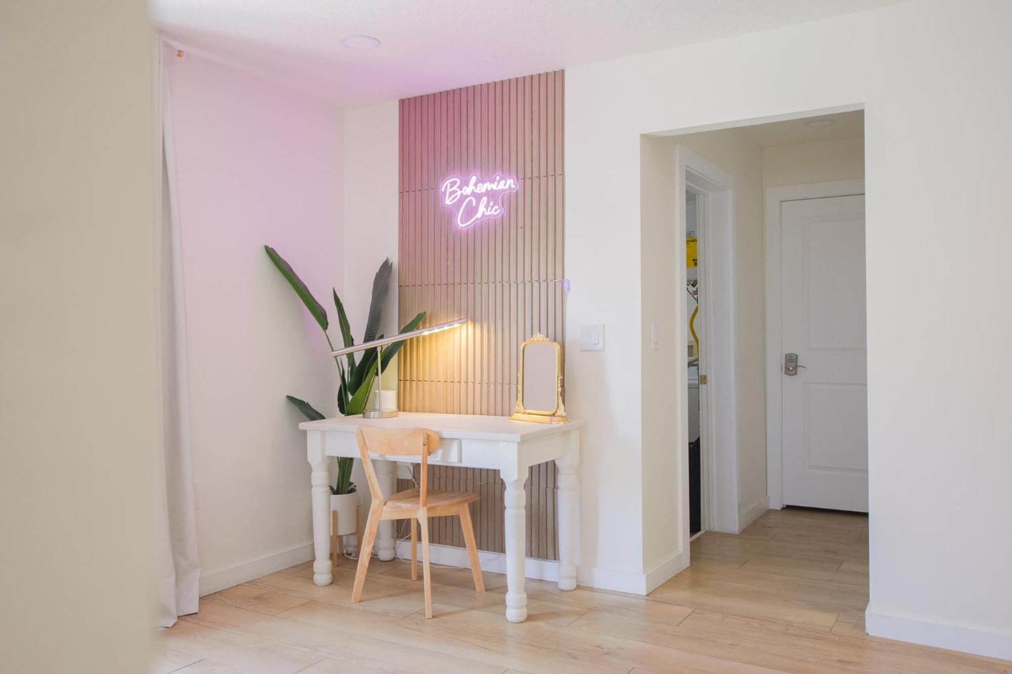 Bohemian Chic An Eclectic Escape-Hot Tub-Pet Friendly-No Pet Fees! Villa Albuquerque Bagian luar foto