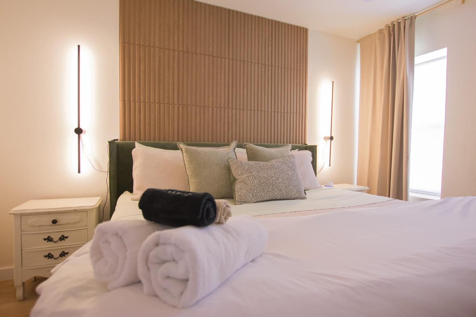 Bohemian Chic An Eclectic Escape-Hot Tub-Pet Friendly-No Pet Fees! Villa Albuquerque Bagian luar foto
